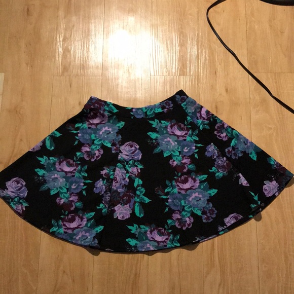 Flower skirt - Picture 2 of 2